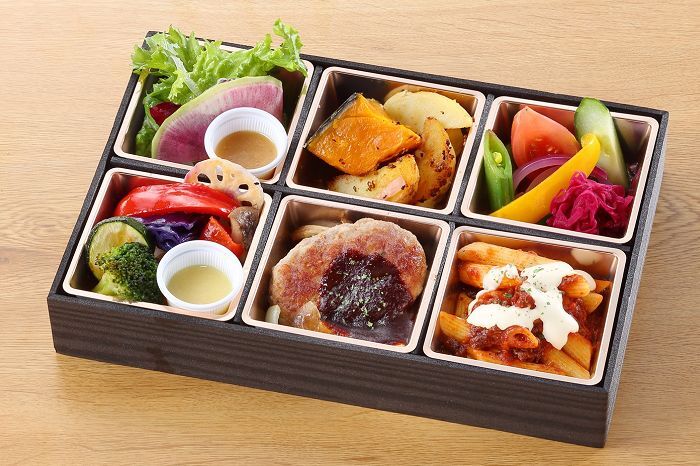 ハンバーグステーキと彩り野菜のグリル