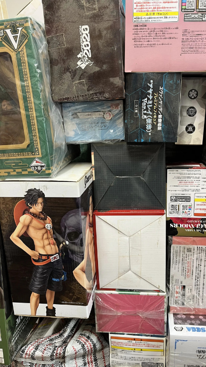箱なしフィギュア、押し入れに眠っていた古い玩具、部品が足りないモノもご相談ください!