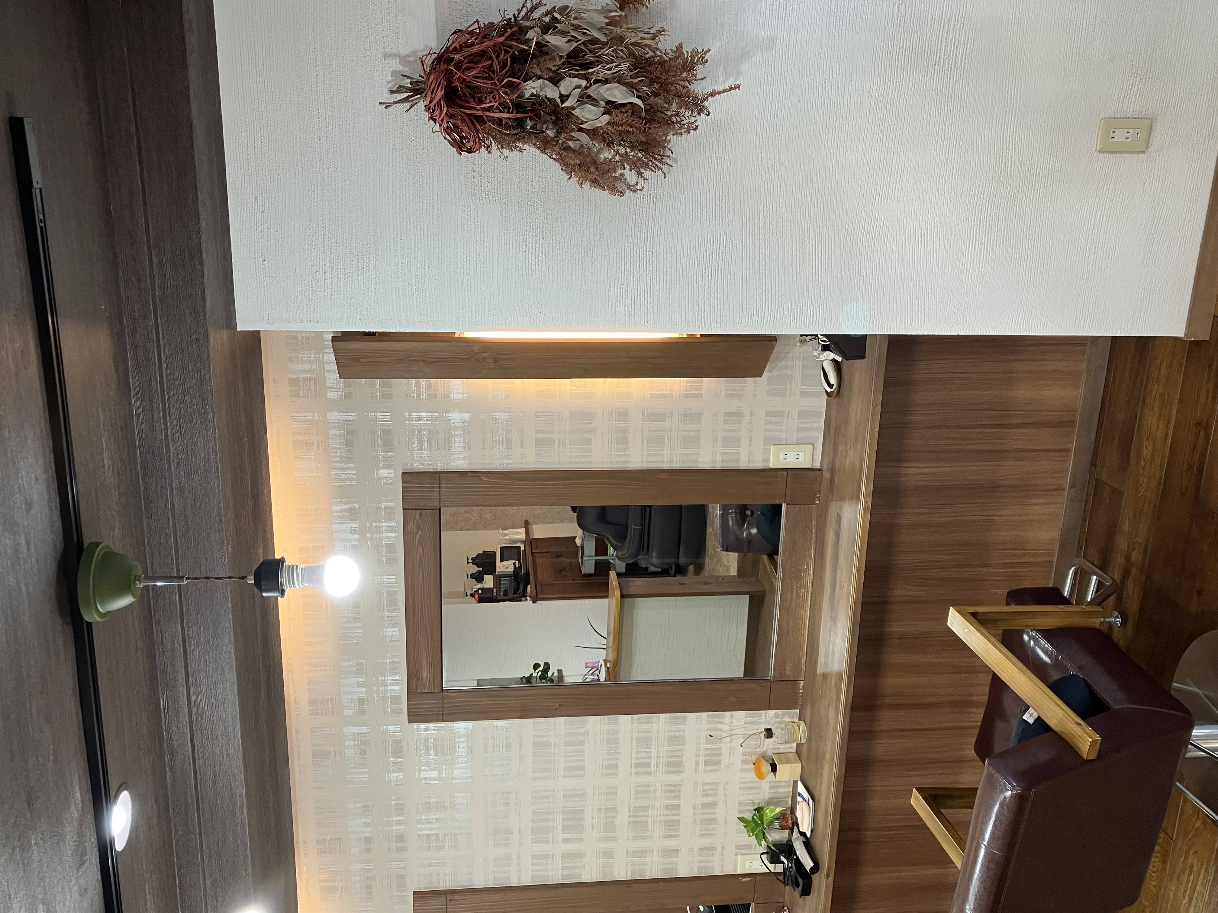 寒さ到来

ご希望のお客様には、
シャンプー時のアイマスクと、
マッサージをさせて頂きます。