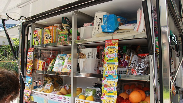お菓子屋乾物も