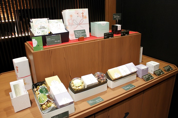 贈答用のお茶ももちろん販売