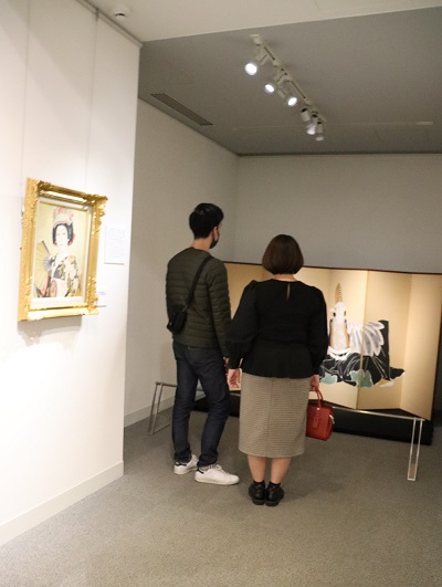 歌舞伎ゆかりの作品が並ぶ