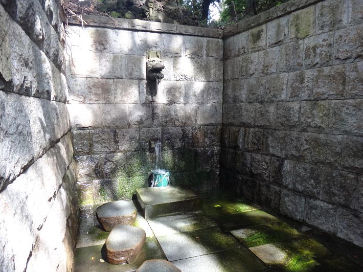 伝説の残る源流の湧き水