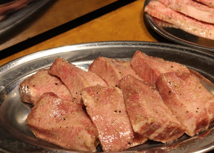 千葉市中央区焼肉商事の厚切りタン塩