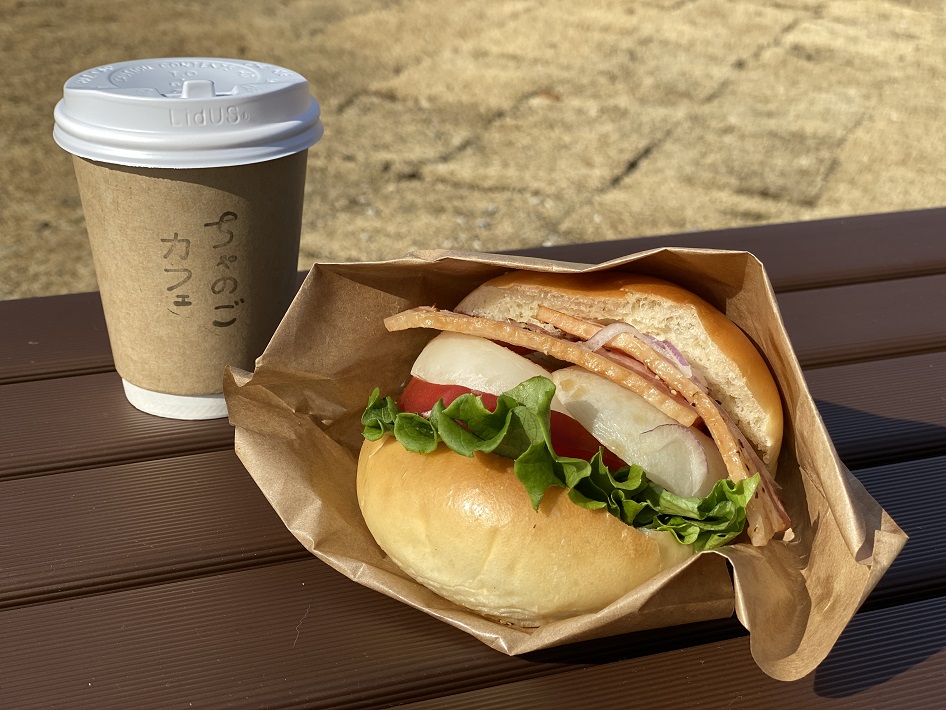 しょうなん野菜バーガーとカフェラテ