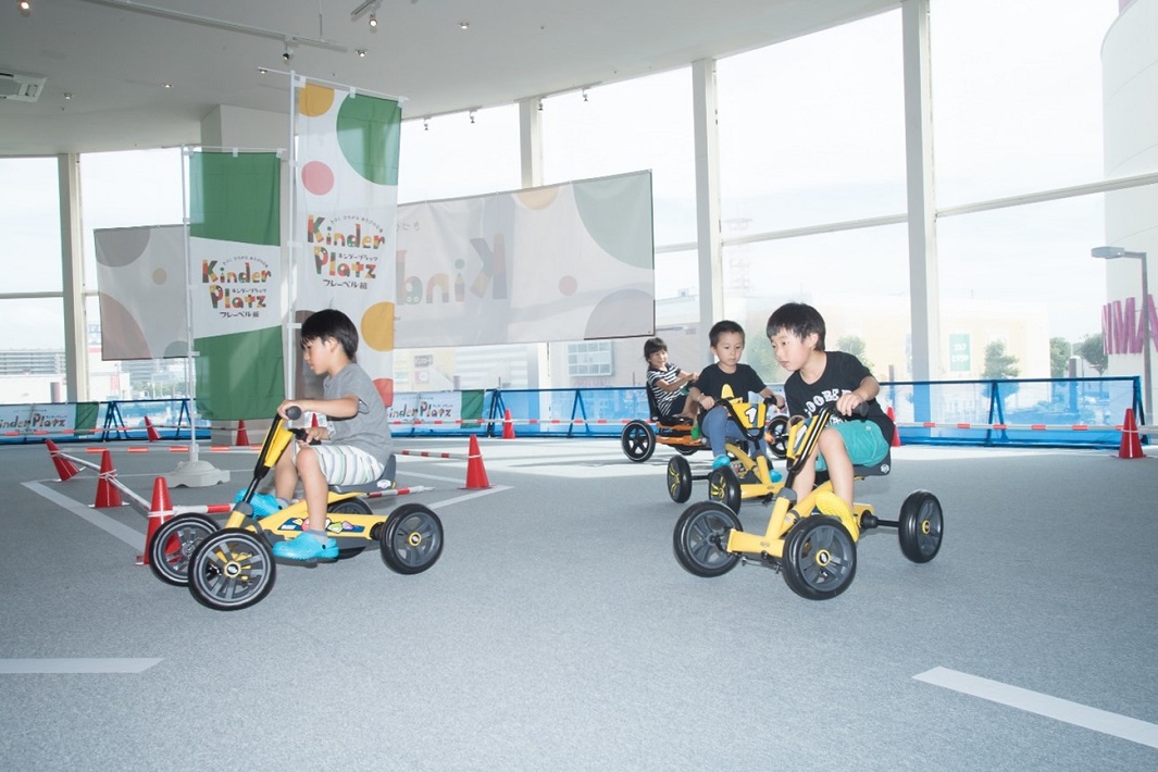 子供たち大興奮の室内サーキット