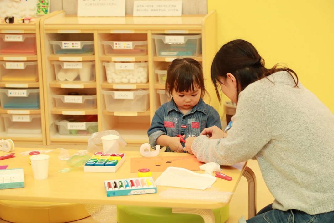 制作コーナーは制作の素材が使い放題で子供に大人気