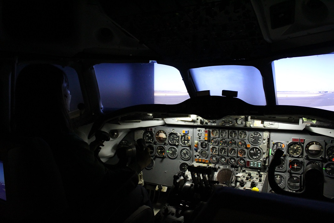 航空科学博物館の体験プログラムDC-8フライト体験