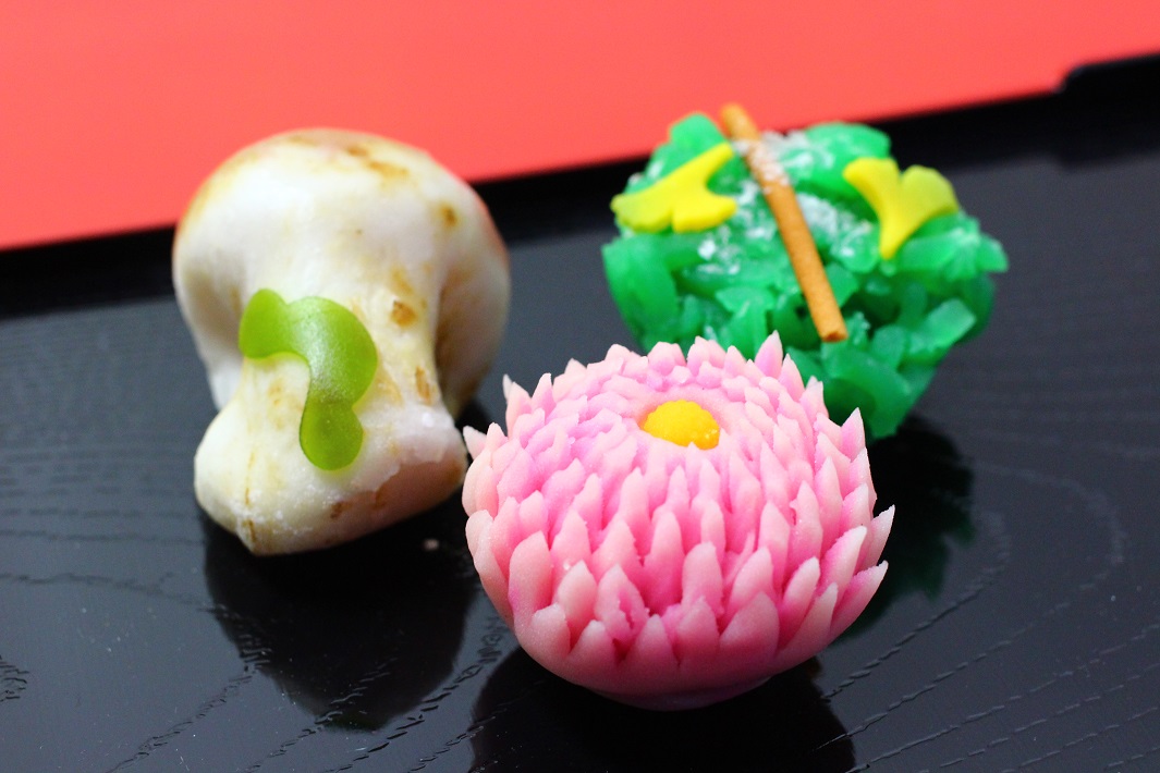 松戸の和菓子屋さんの上生菓子「はさみ菊」