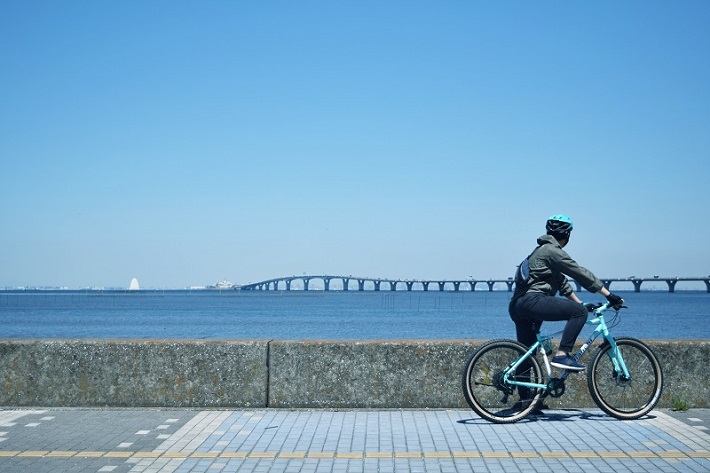 東京湾を眺めながらビアンキでサイクリング