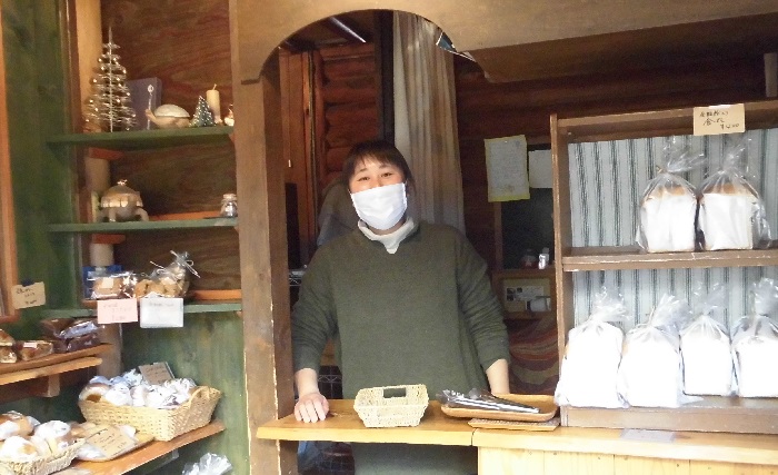 木更津市の天然酵母ぱん紡の店主の朋子さん