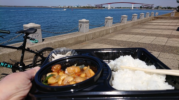 日置商店「鶏肉とカシューナッツ炒め弁当（600円）」