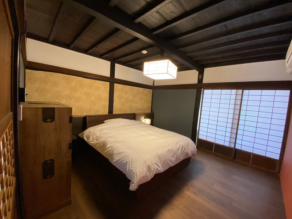 大三川邸の寝室・ベッド