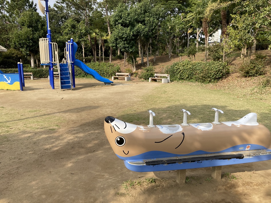 かわいいラッコの遊具