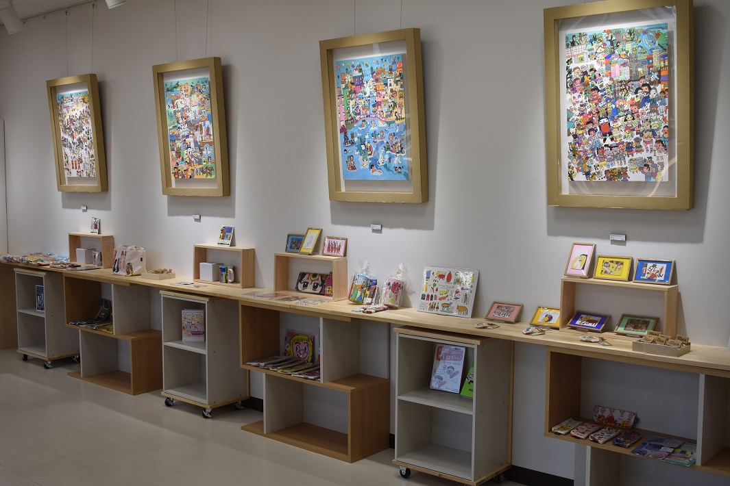 ラコルタ柏１階には障害者の作品を展示販売するコーナーも