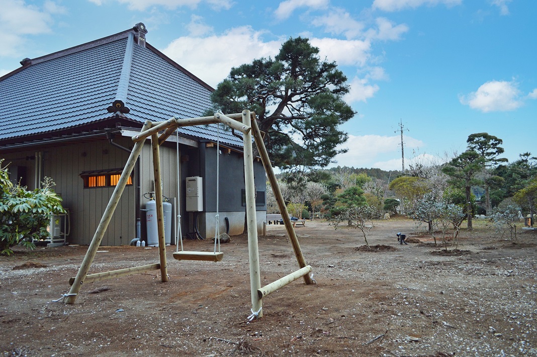 大三川邸の庭にブランコが！