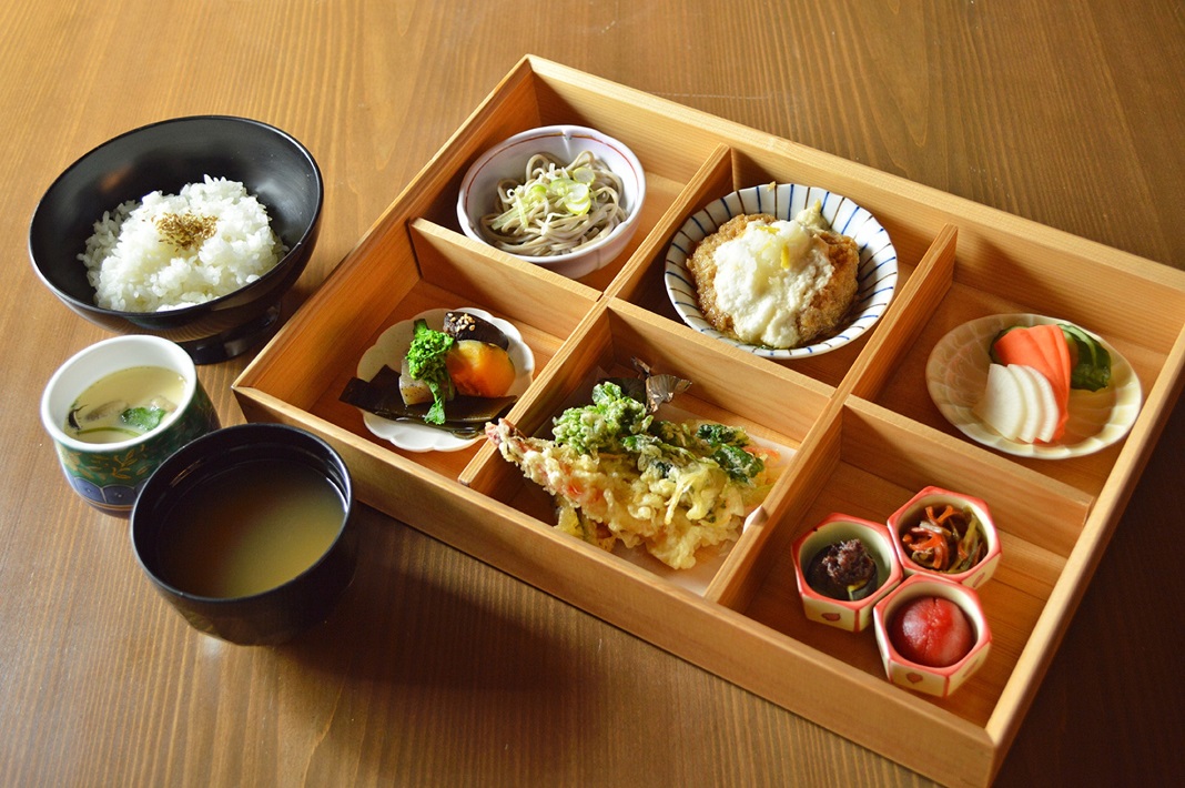 大三川邸の夕食デリバリー「多古町の特産が詰まった紫陽花御膳」