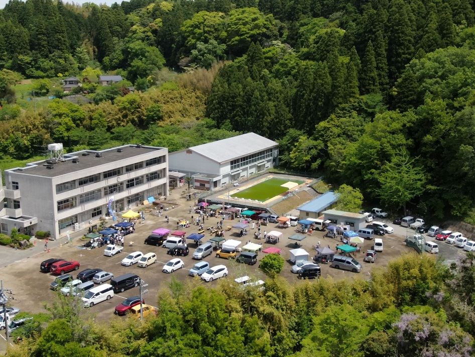 市原市「集い広場へいさん」で開催の、笑顔あふれるマルシェ「里山市」。自然一杯の会場で癒やしの体験！