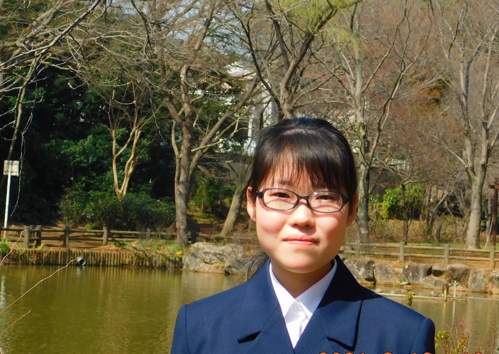 吽野菜々美さん ダンゴムシを集めた鎌ケ谷市の貝柄山公園で
