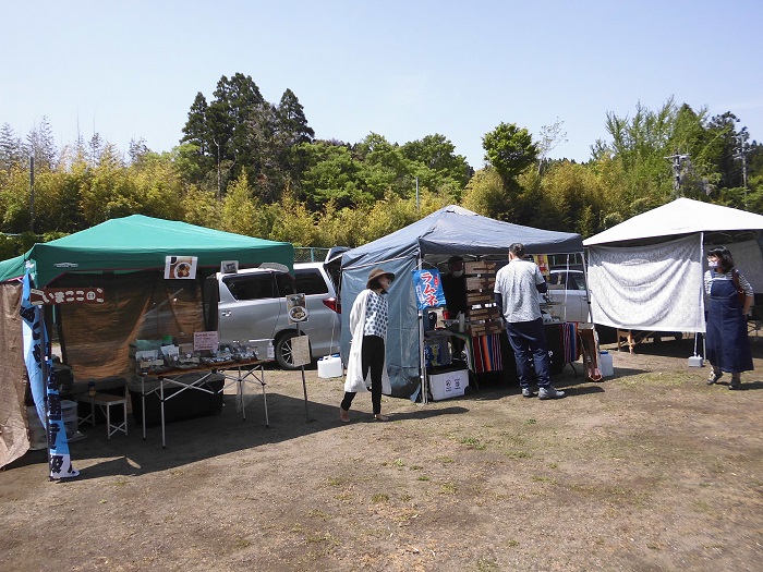 市原市「集い広場へいさん」で開催の、笑顔あふれるマルシェ「里山市」。自然一杯の会場で癒やしの体験！