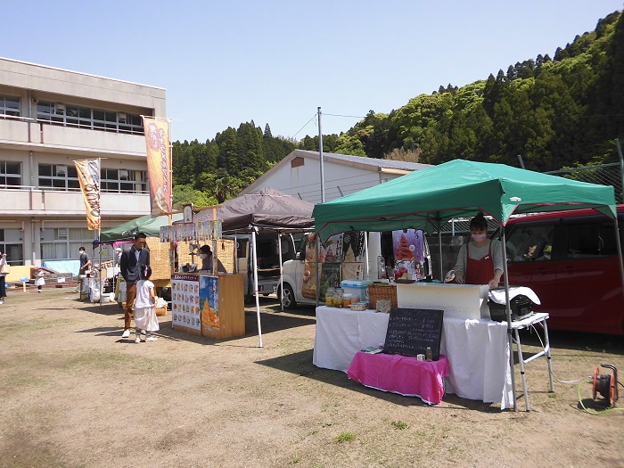 市原市「集い広場へいさん」で開催の、笑顔あふれるマルシェ「里山市」。自然一杯の会場で癒やしの体験！