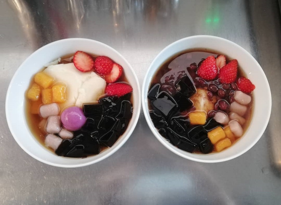 台湾スイーツカフェ 月花のフルーツ豆花イチゴ