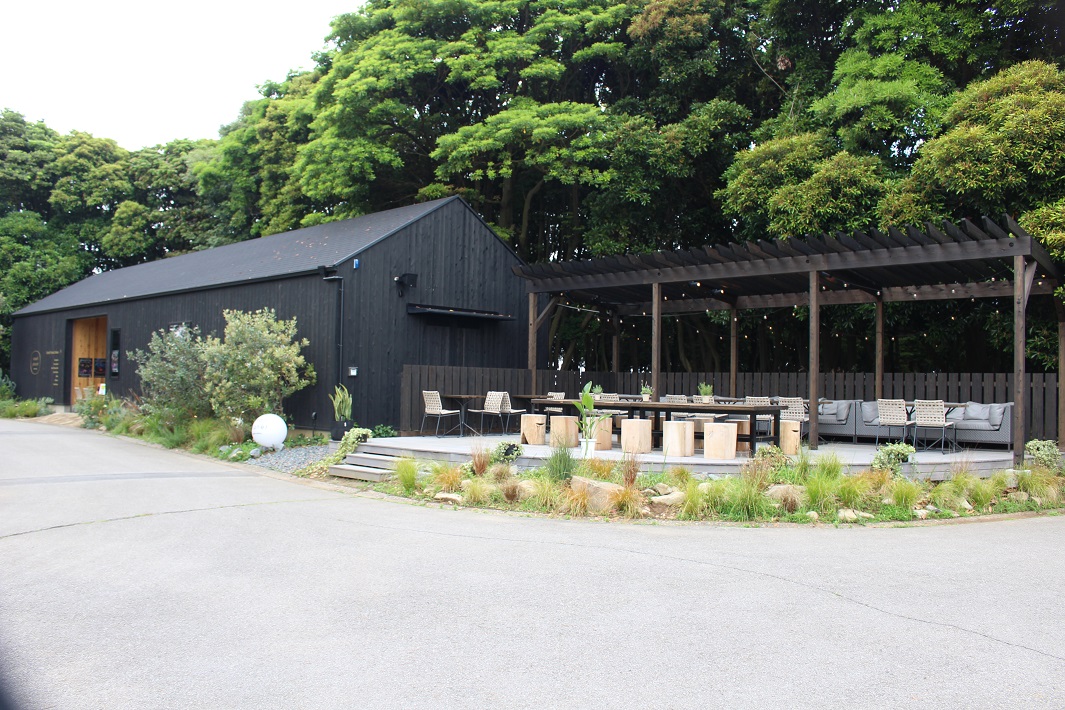 small planet CAMP & GRILL内のカフェ