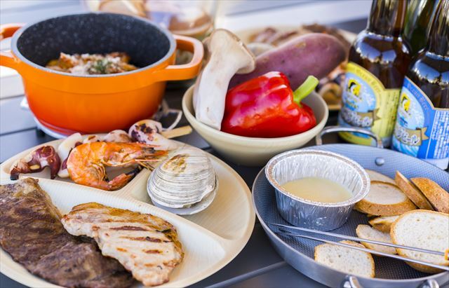 「高滝湖グランピングリゾート」の食事BBQ