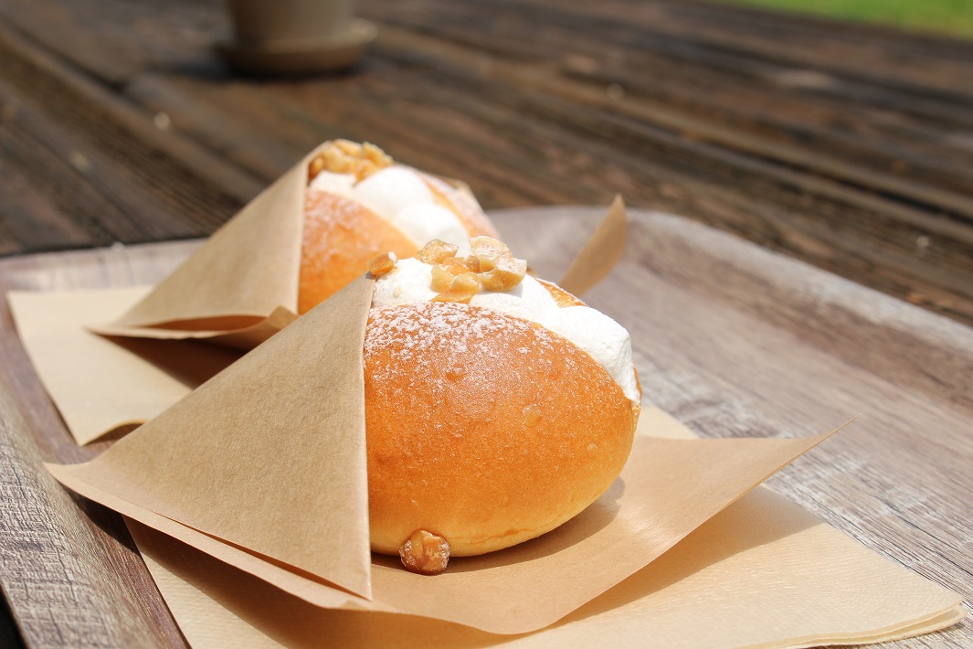 稲毛海浜公園のカフェ・千葉県産の落花生を使用したマリトッツォ（税込350円）