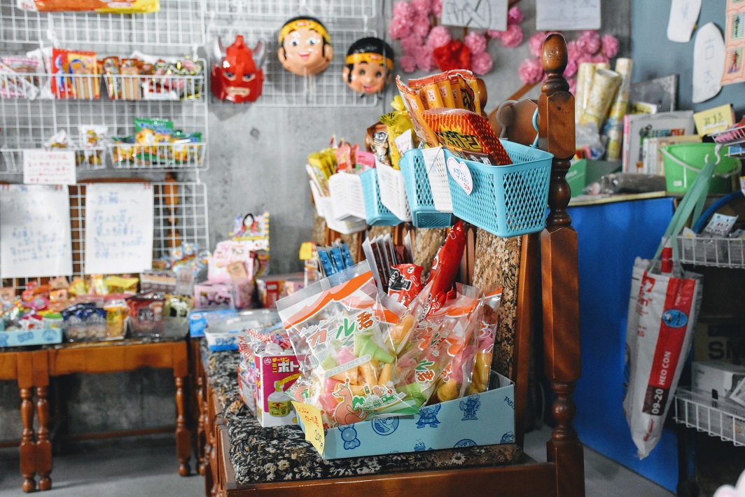 【佐倉市】駄菓子屋「鳩♡頭巾」。志津駅前の不思議なガレージへ
