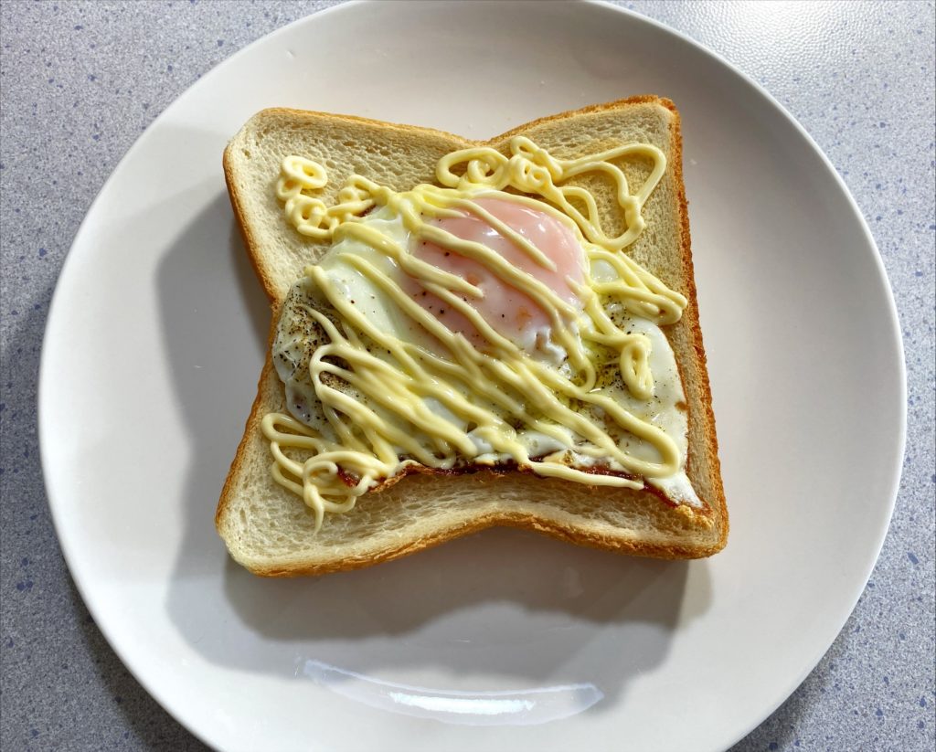 目玉焼きトースト 