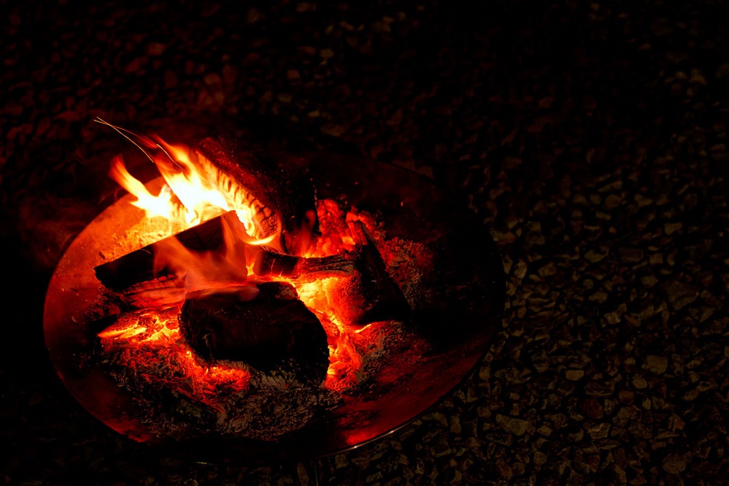 「small planet CAMP & GRILL」の焚火カフェ