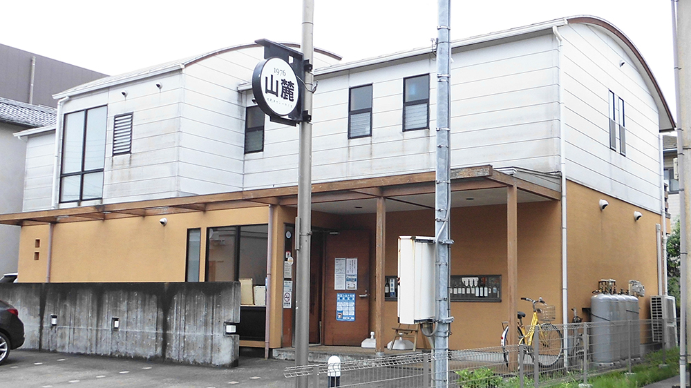 木更津に「山麓」あり。説明不要の老舗カレー店。
