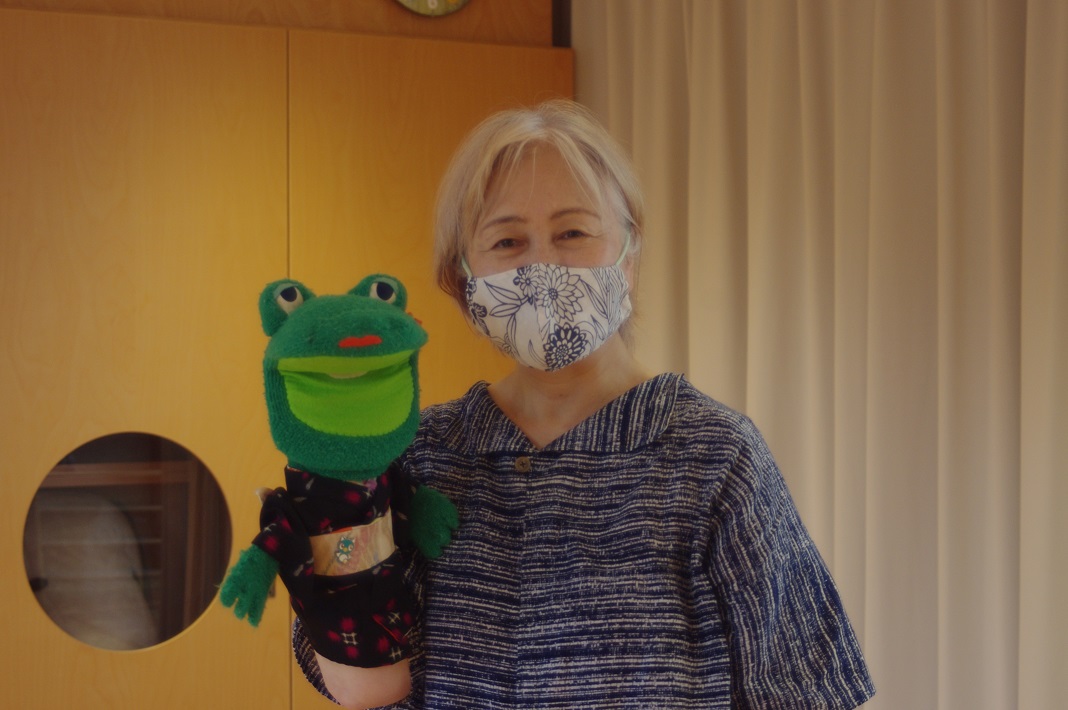【八千代市】きららさんのおはなし会・大人気の手作りカエルのミント