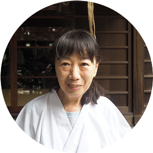谷津・奏の杜の鎮守「丹生神社」の宮司の金子裕子さん
