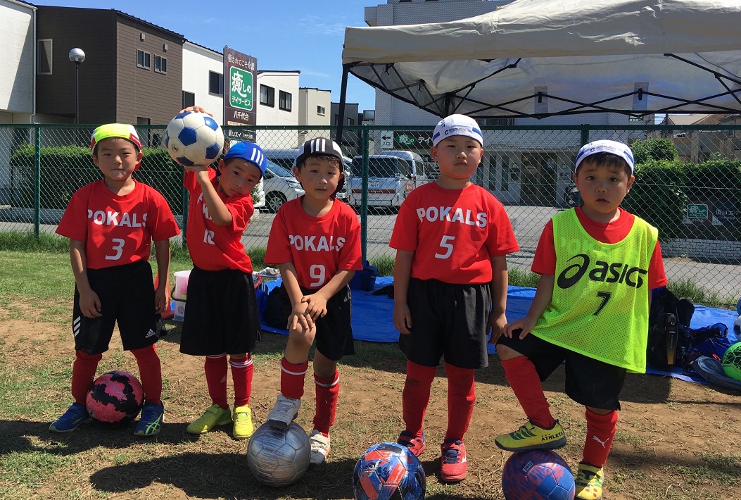 千葉市美浜区を拠点とするジュニアサッカーチーム「ポカルスFC」主催の大会「アプレンティス杯」幼稚園の部の優勝メンバー