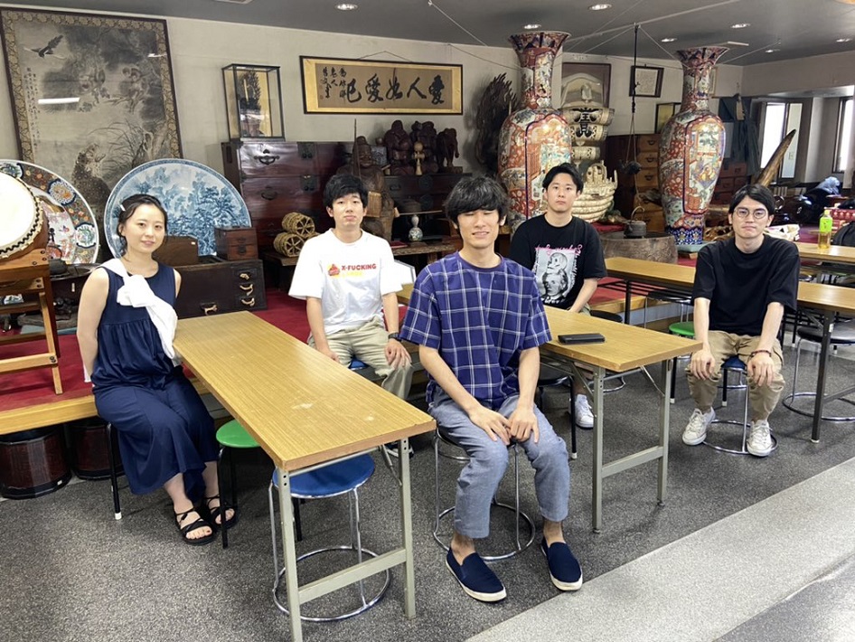 獨協大生×「草加煎餅まるそう一福」せんべい製造中に出る廃油と米ぬかを使った石けん作りに挑戦!