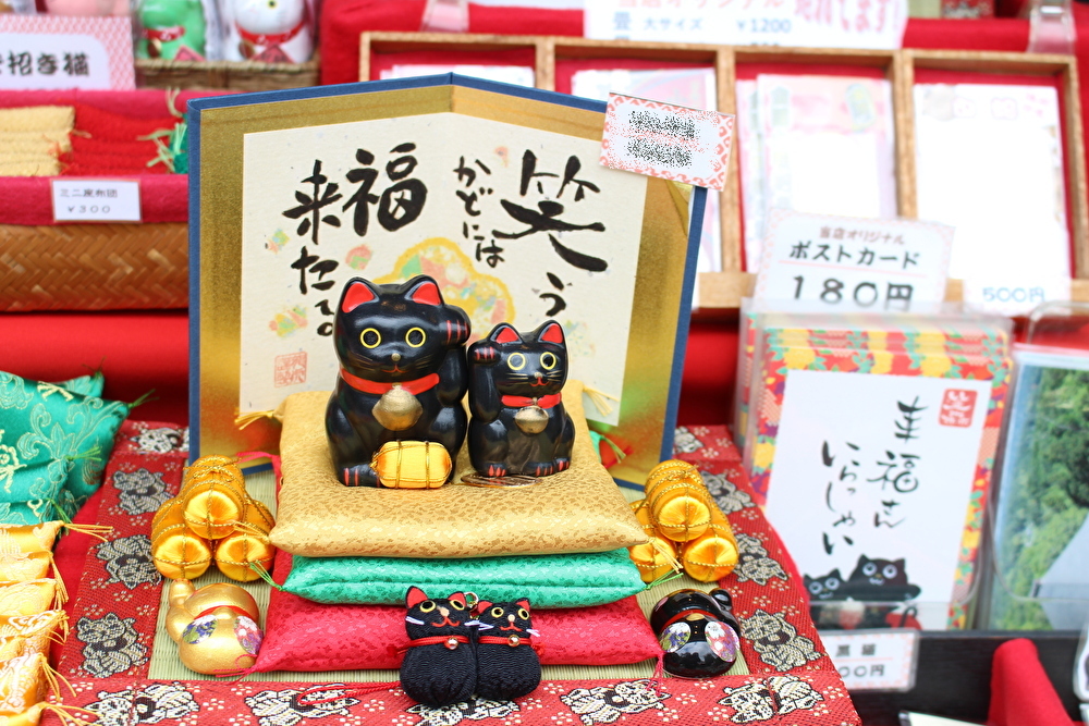 笠森観音の黒招き猫ペアのご利益がスゴイと話題に！オンライン販売あり
