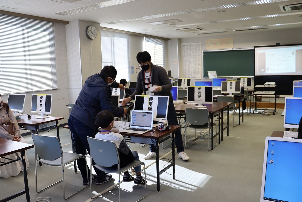 CoderDojo鎌ケ谷の広い研修室