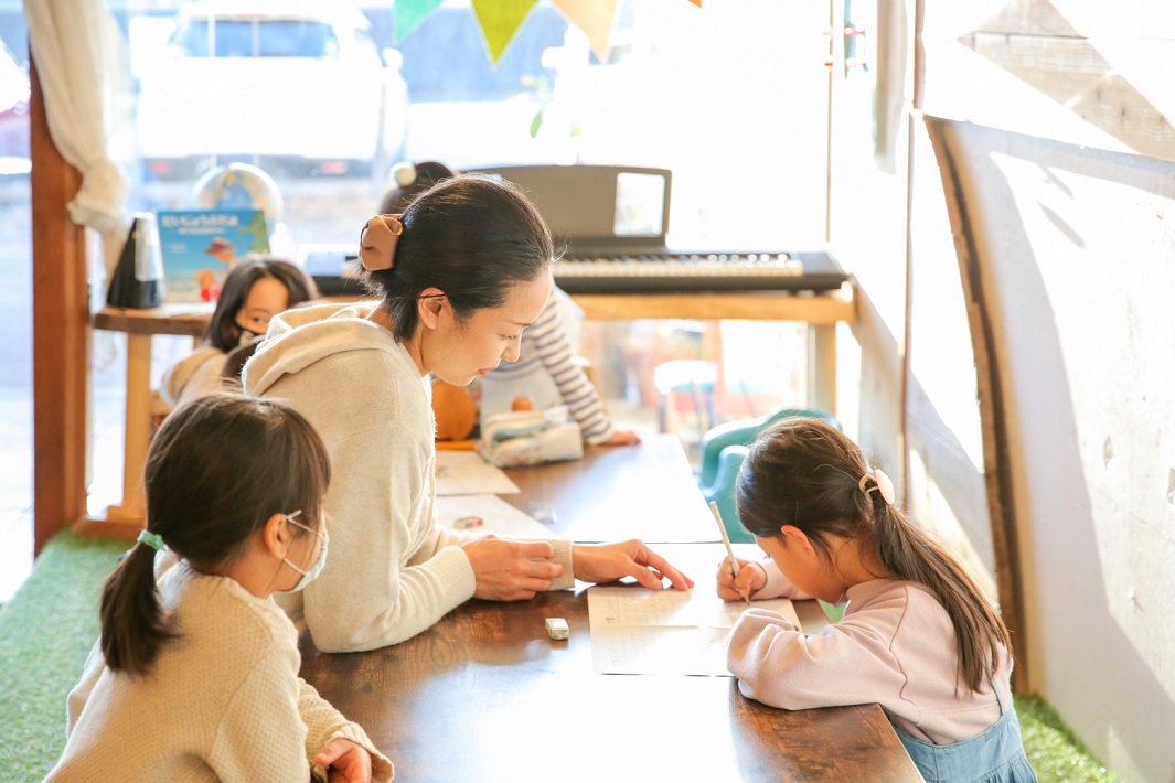 【成田市】不登校児にフリースクールの選択肢を。子どもの居場所カフェ「カザグルマ」