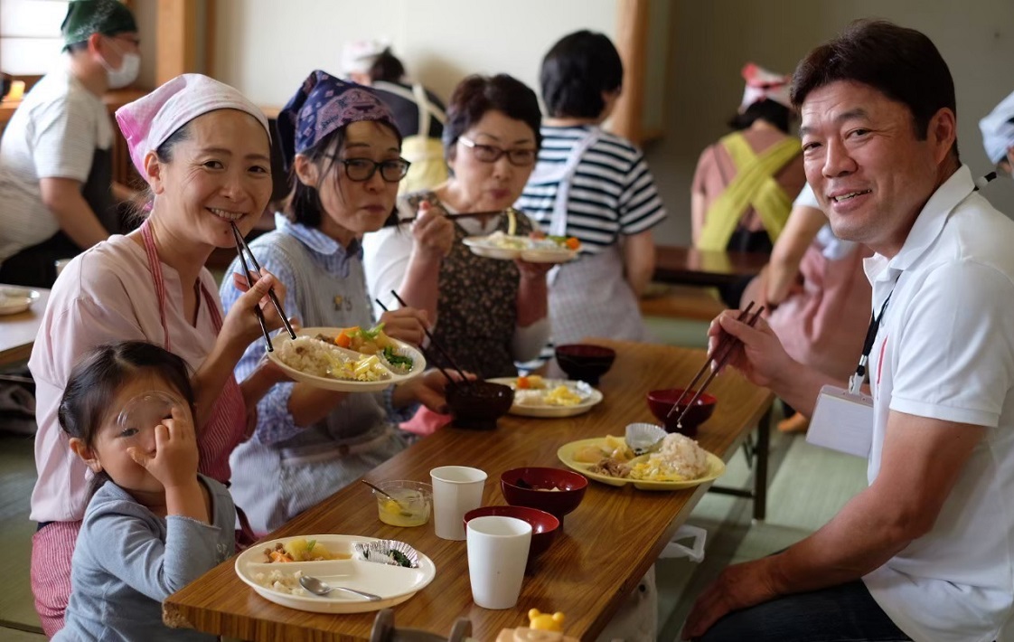 南流山こども食堂食事風景2