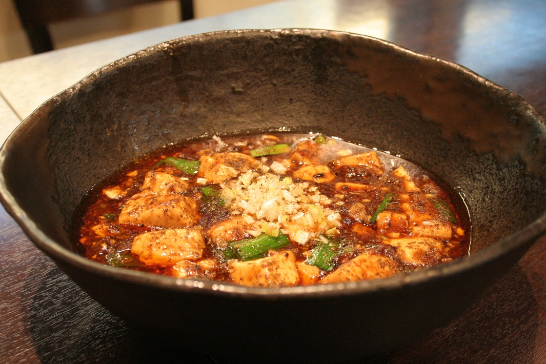 【草加】日本人の舌に合う「本場の味」を追求！　栄養バランスも考えた「kitchen HOSAKA（ホサカ）」の四川麻婆豆腐