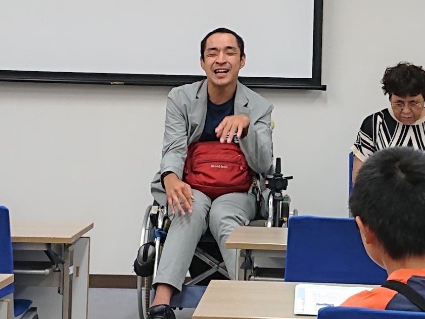 新井丈晴さん(左)