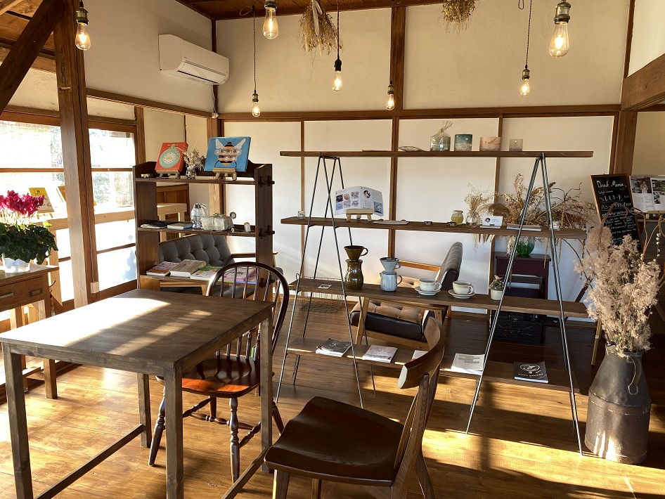 ハチミツ 専門店とカフェ「八八 ラボ」を営む佐久間千 晴さん