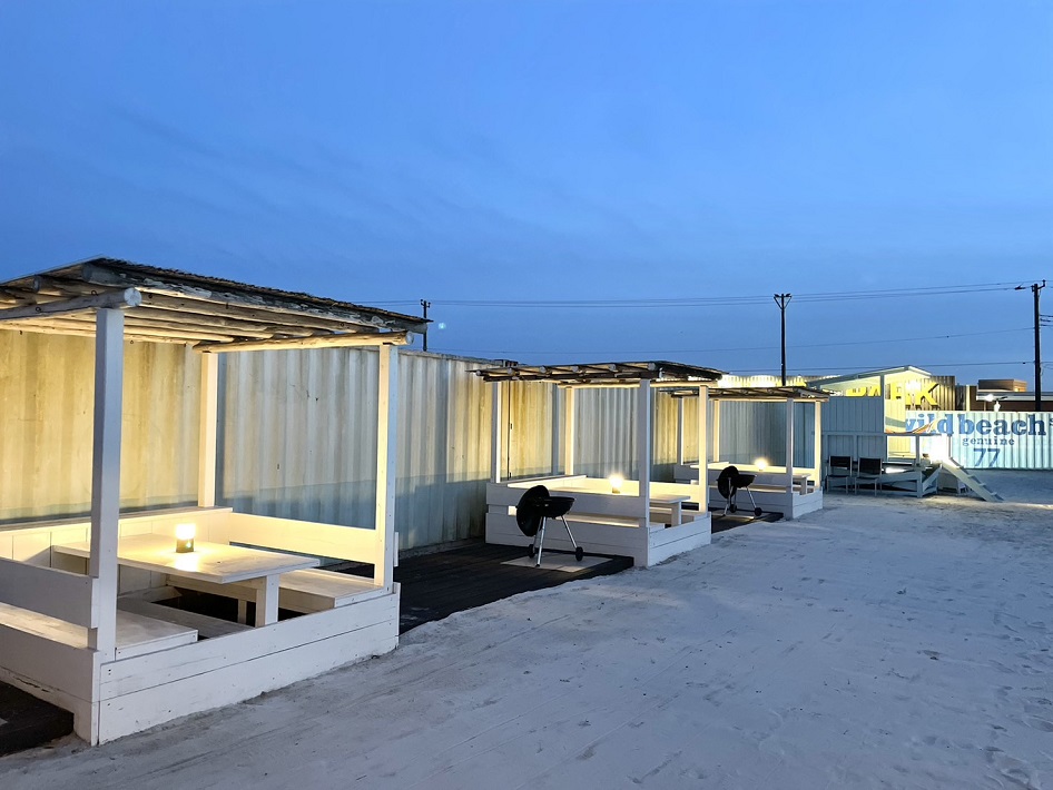 【木更津市】白い砂浜でバーベキューを満喫「WILD BEACH SEASIDE GLAMPING PARK」