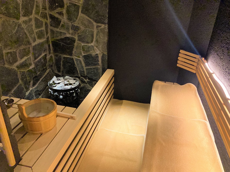 「スパメッツァおおたか 竜泉寺の湯」medi saunaの室内（女湯）