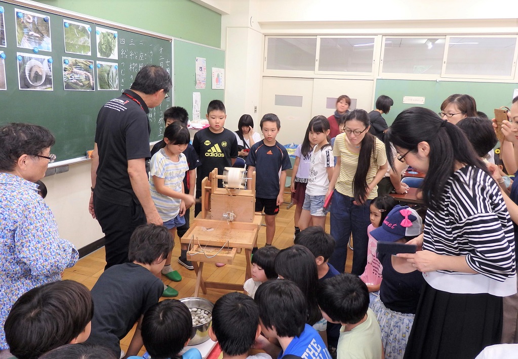 小学生対象の出前授業「子どもカイコ教室」【四街道市】