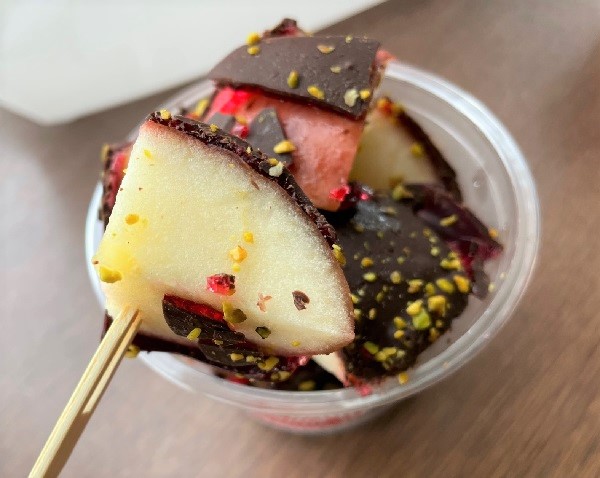 りんご飴専門店「アップルポップ」「ピスタチオチョコレート」