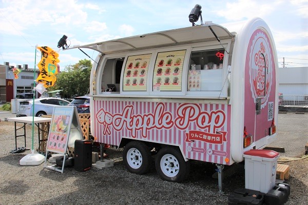 りんご飴専門店「アップルポップ」のキッチンカー