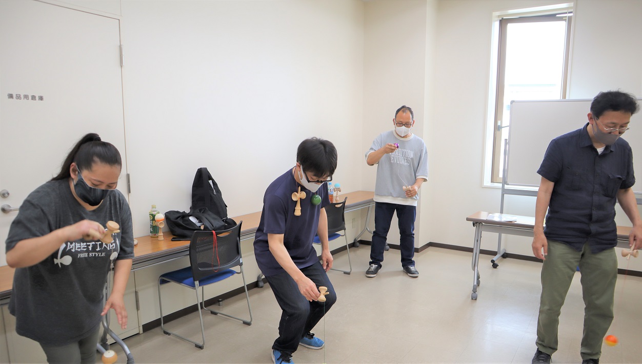 けん玉の練習風景